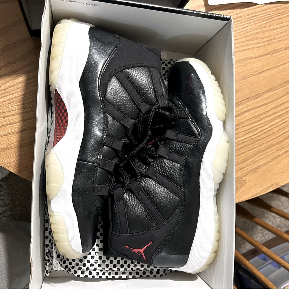 Used Jordan 11 72-10 size 11.5